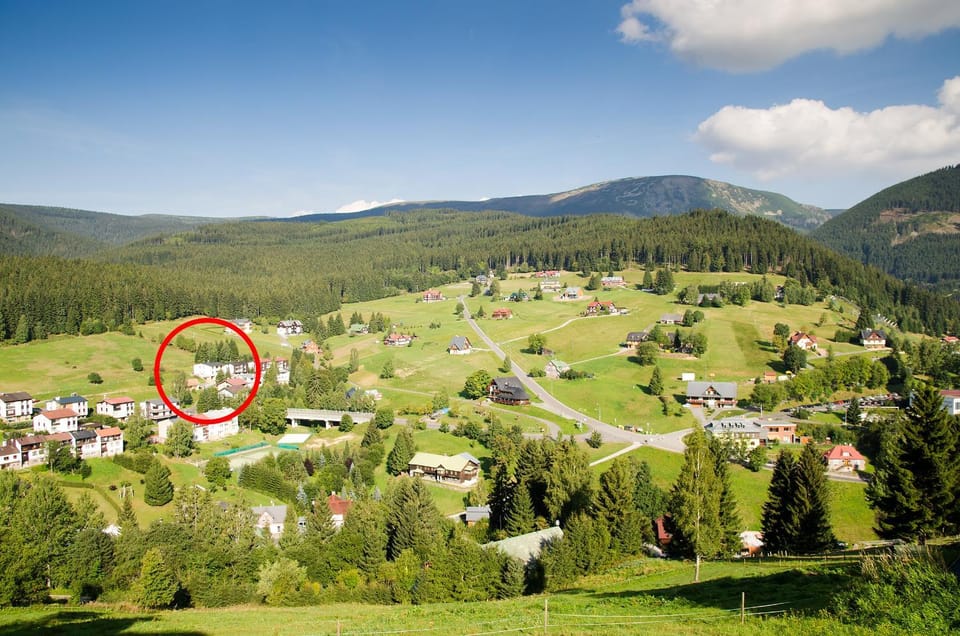 Spring, Day, Bird's eye view, Summer, Ski School, Skiing, Hiking, Cycling, Autumn, City view, Garden view, Mountain view, Location, Parking