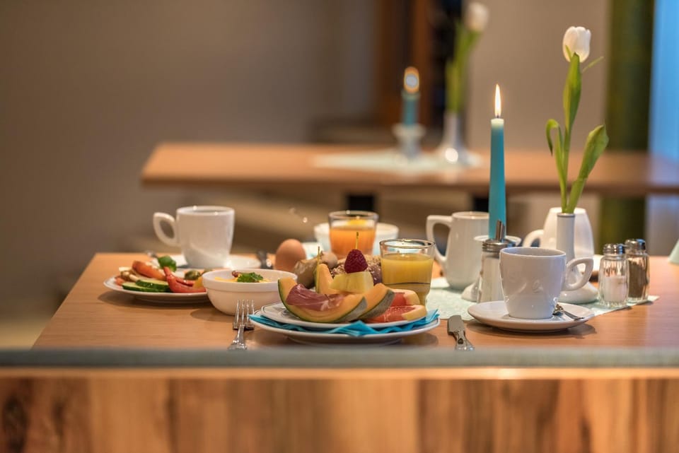 Food and drinks, Buffet breakfast