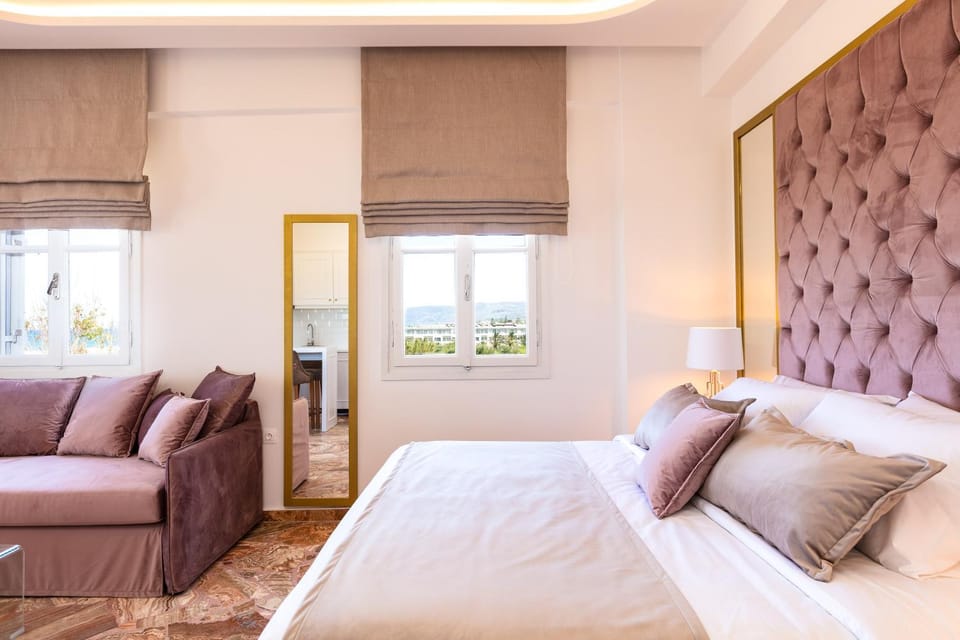Bed, TV and multimedia, Garden view