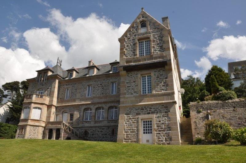 Appartement BELLE VUE MER dans la Tour du Château de Trestraou à PERROS-GUIREC - Réf 865 Apartment in Perros-Guirec
