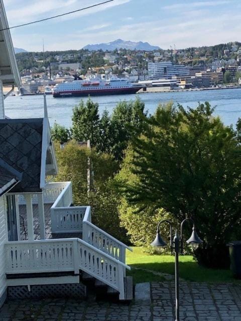 Facade/entrance, Day, Summer, Garden, On site, City view, Garden view, Landmark view, Mountain view, Sea view, Street view