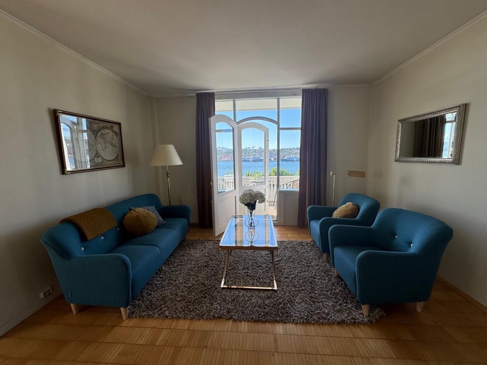 View (from property/room), Balcony/Terrace, Living room, City view, Garden view, Mountain view