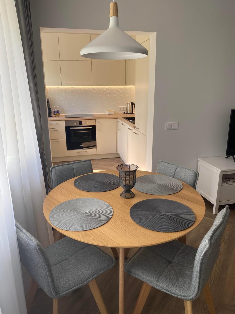 Kitchen or kitchenette, Seating area, Dining area