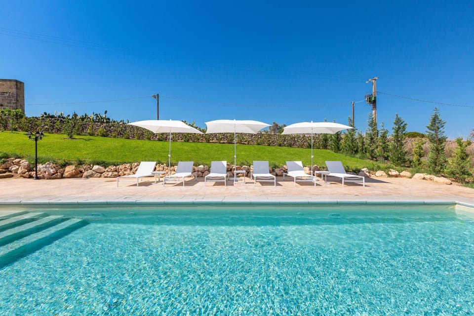 Swimming pool, sunbed