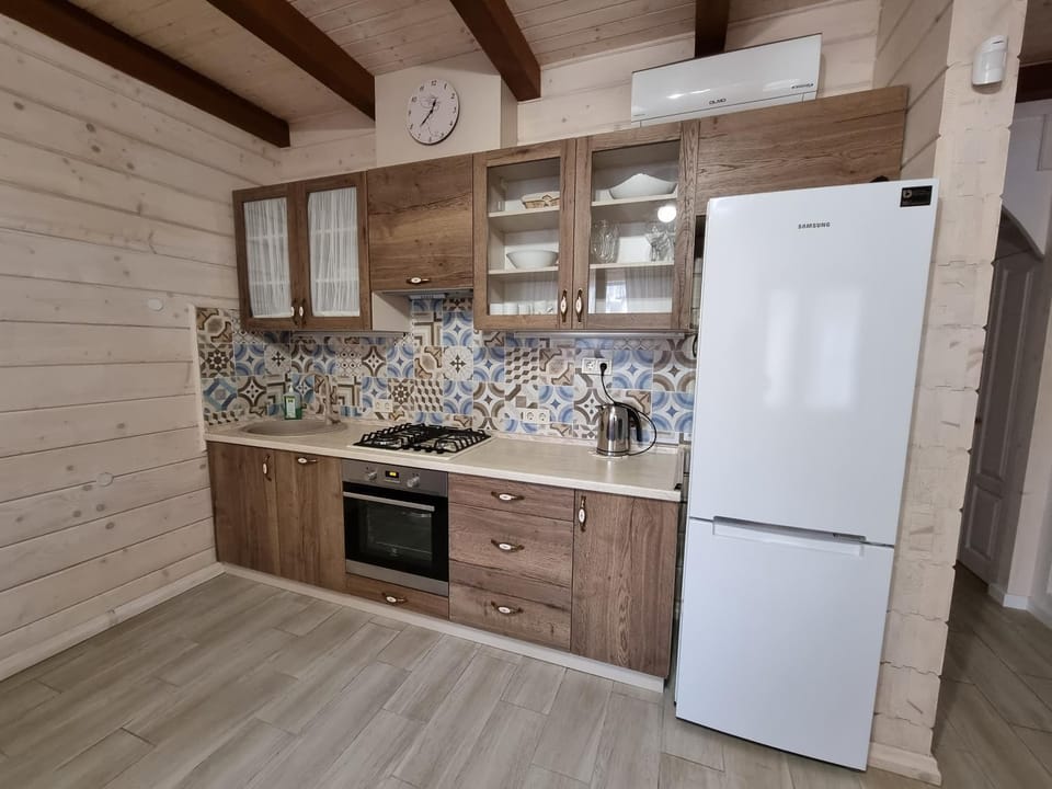Kitchen or kitchenette, dishwasher, oven, pet friendly, stove