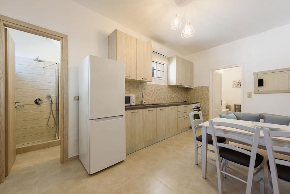 Kitchen or kitchenette, kitchen