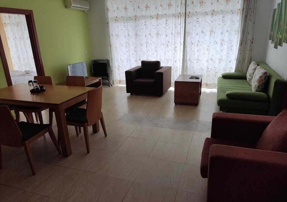 Debbies 2 bed apart with pool and garden views Apartment in Sunny Beach