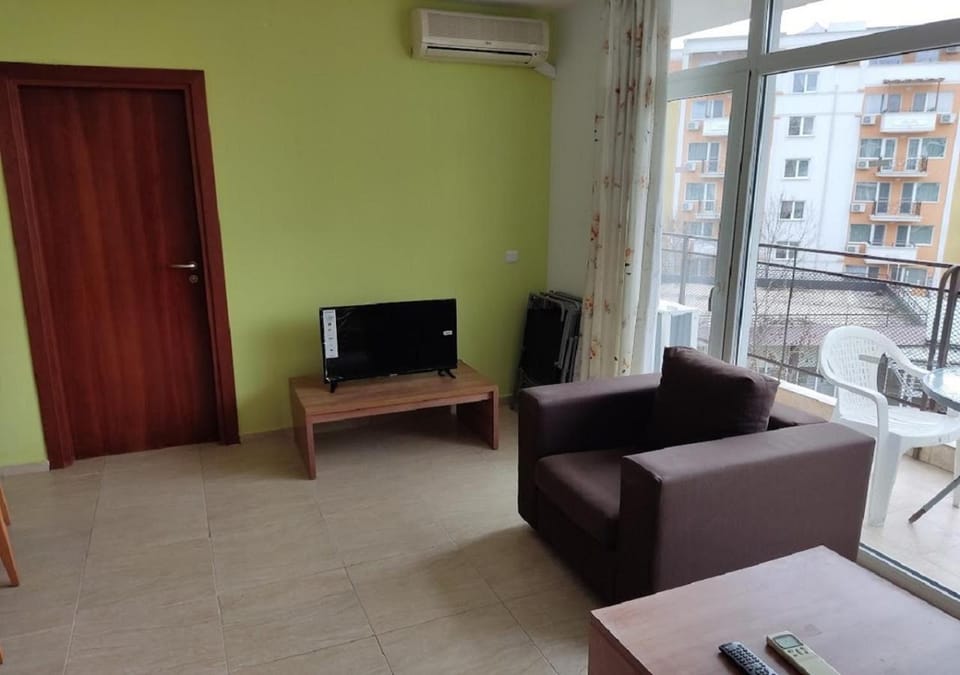 Debbies 2 bed apart with pool and garden views Apartment in Sunny Beach