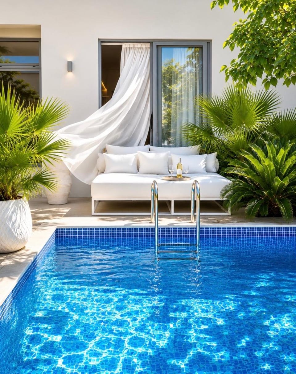 Day, Swimming pool