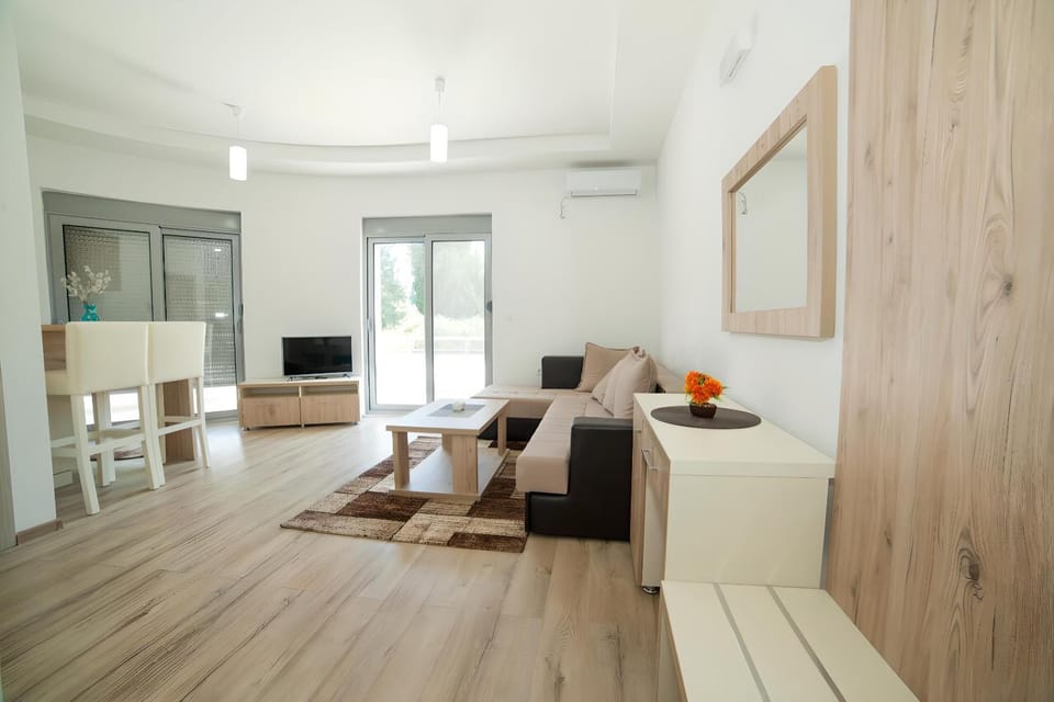 Summer, Living room, Dining area