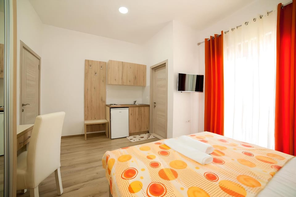 Bed, Summer, Kitchen or kitchenette, Bedroom, kitchen
