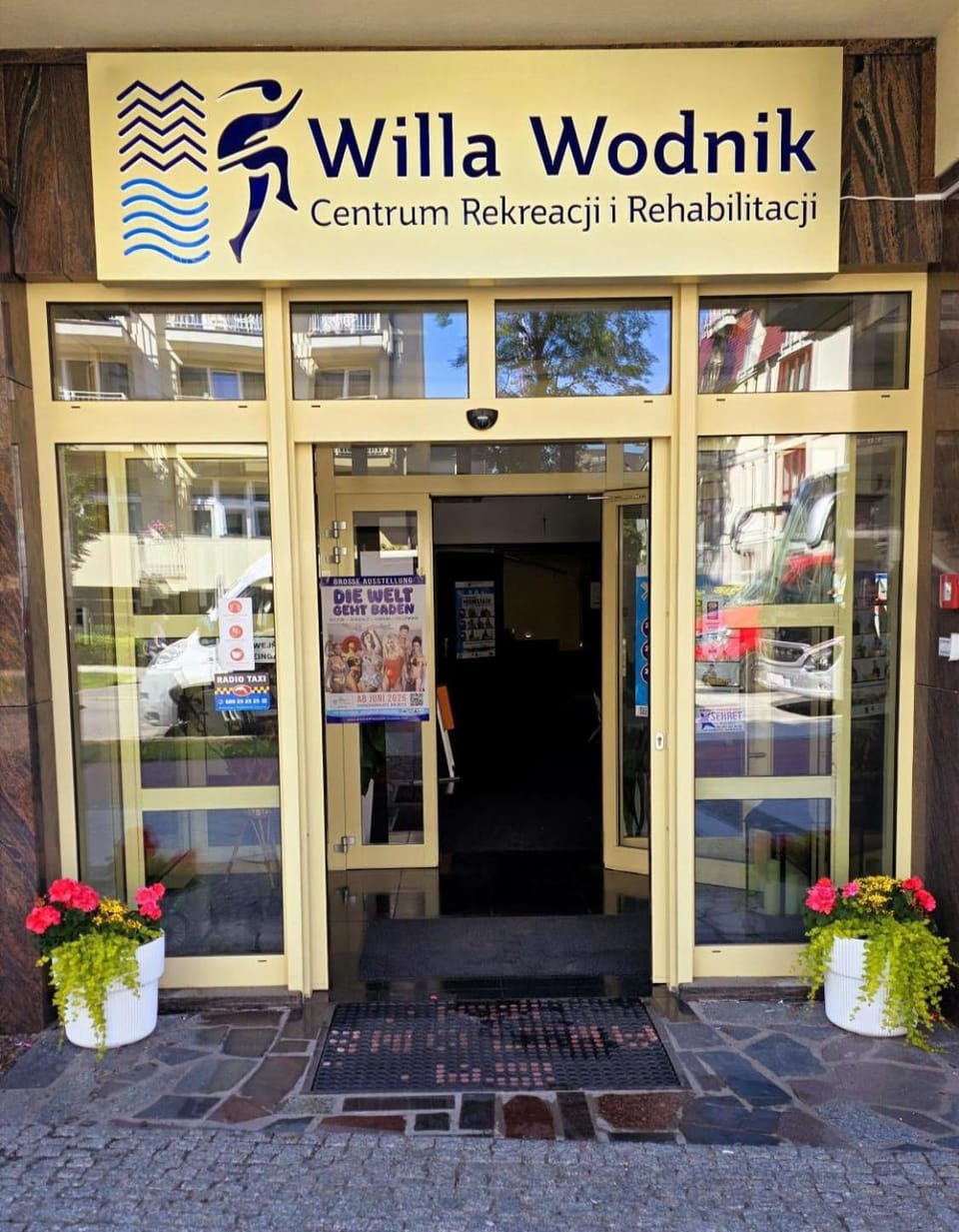 Property building, Facade/entrance, Property logo or sign, Logo/Certificate/Sign