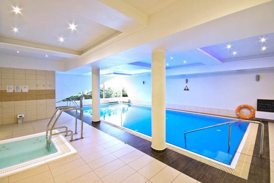 Swimming pool, Swimming pool