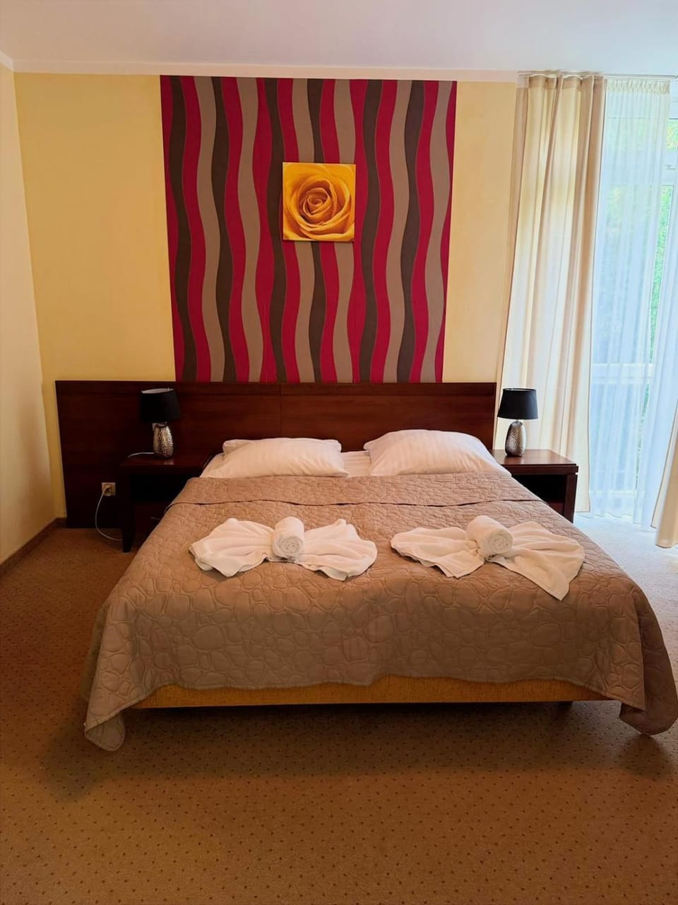 Bed, Photo of the whole room, Bedroom, towels