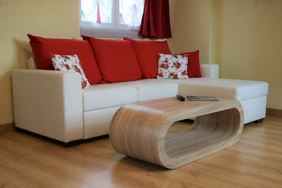 Bed, Living room