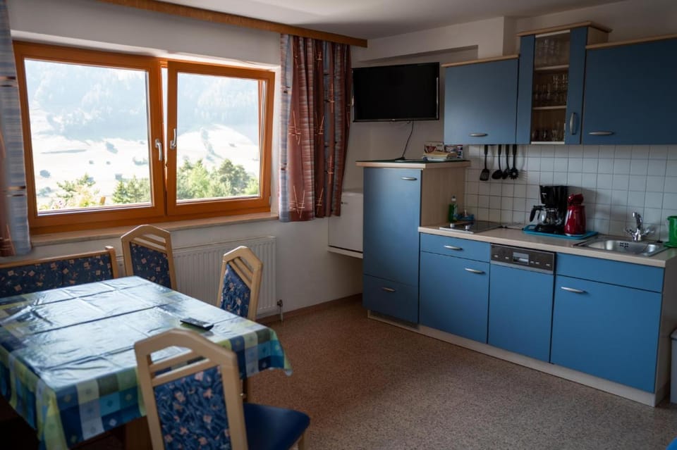Property building, Kitchen or kitchenette, Living room