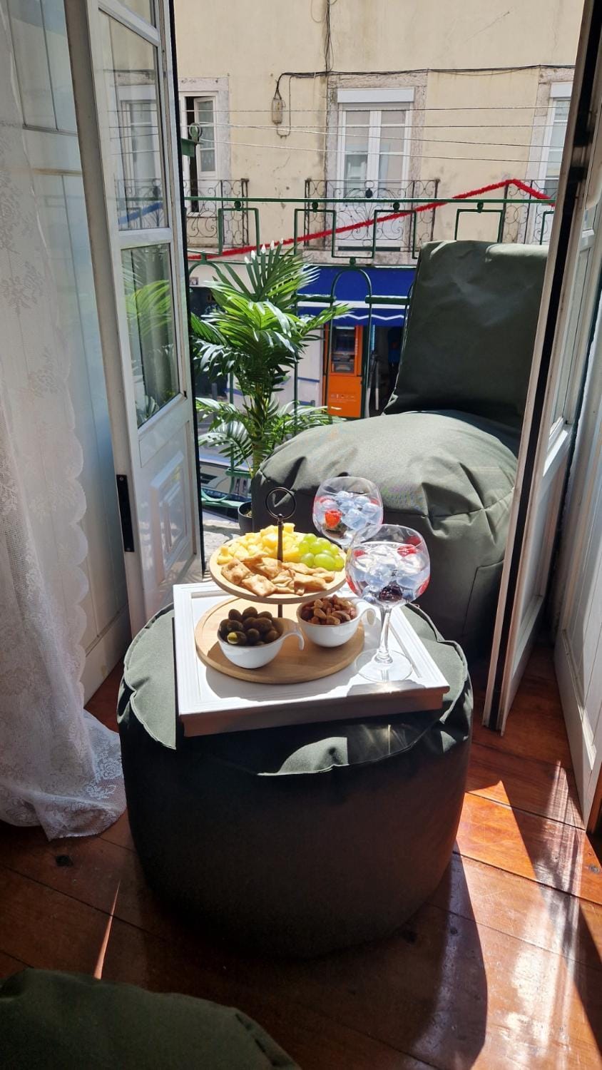 InLoveApartments - Alfama Balcony Apartment in Lisbon