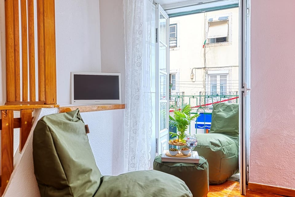 InLoveApartments - Alfama Balcony Apartment in Lisbon