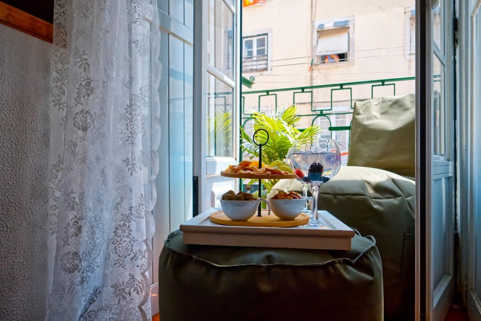 InLoveApartments - Alfama Balcony Apartment in Lisbon