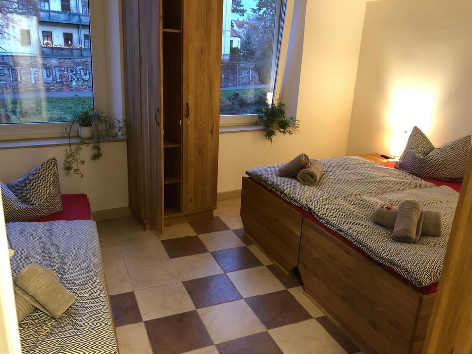Bed, Photo of the whole room, Decorative detail, Bedroom, City view, River view