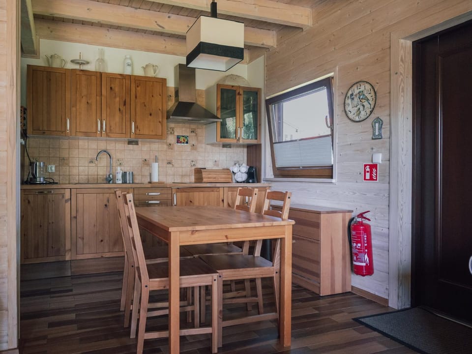 Kitchen or kitchenette, Dining area, stove