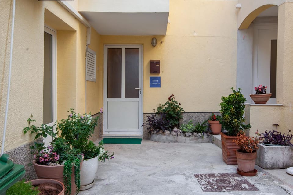 Property building, Facade/entrance