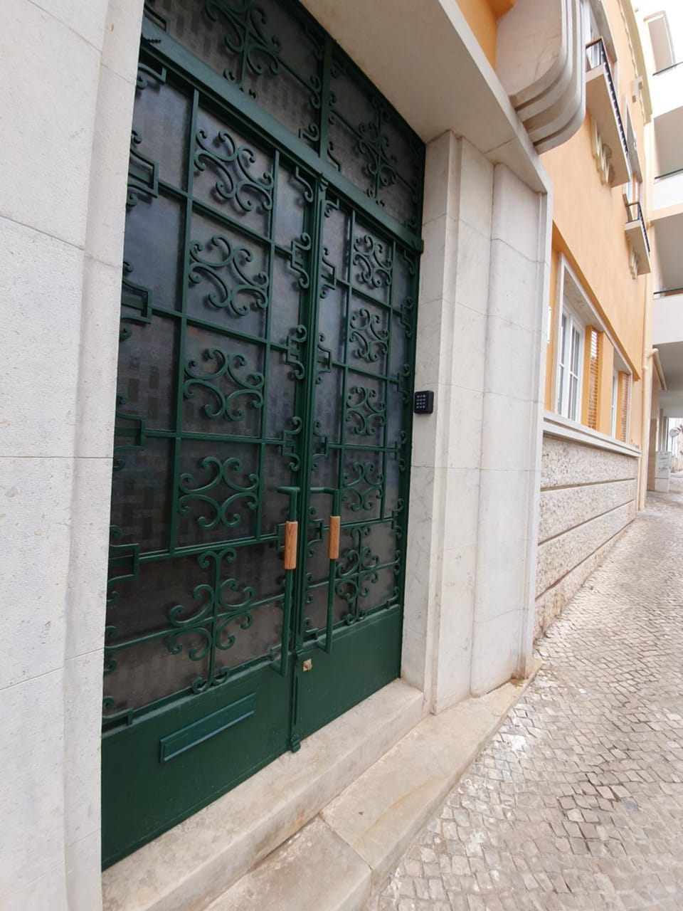 Facade/entrance