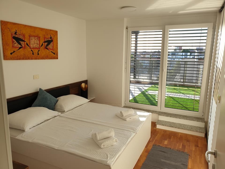 Bedroom, Garden view