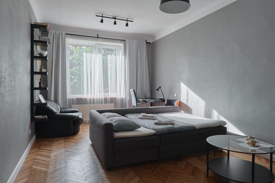 Bed, Living room, Seating area