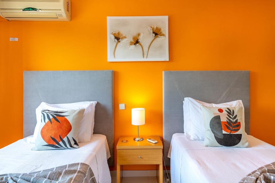 Bed, Photo of the whole room, Decorative detail, Bedroom, air conditioner
