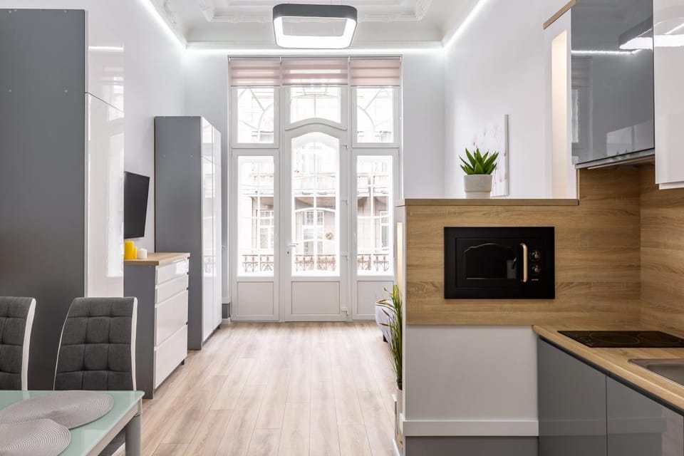TV and multimedia, Kitchen or kitchenette, minibar, stove
