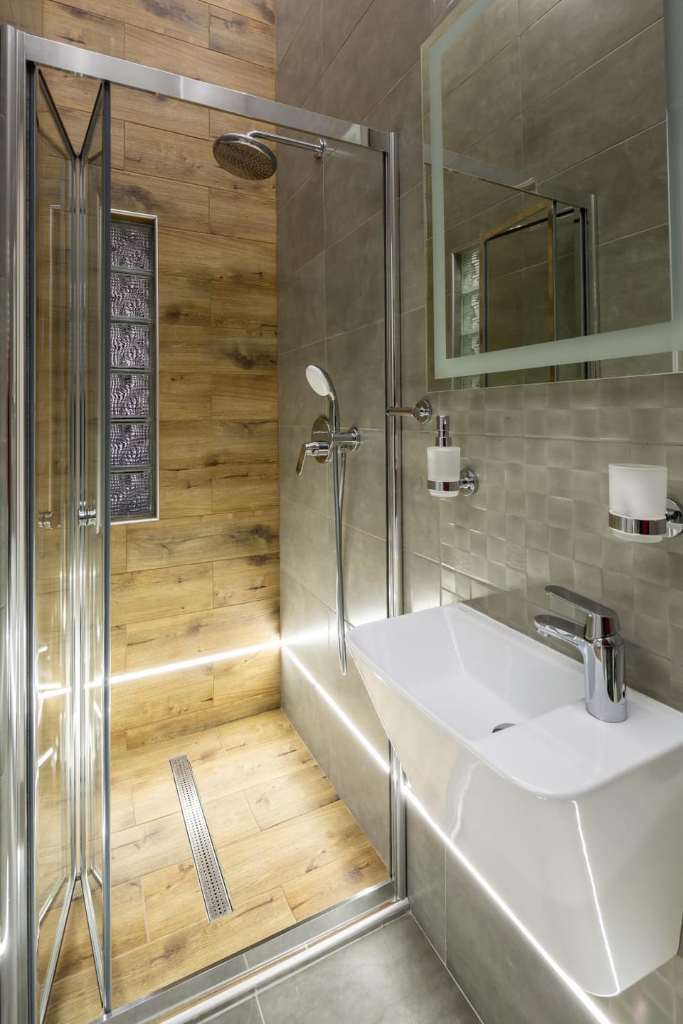 Shower, Toilet, towels