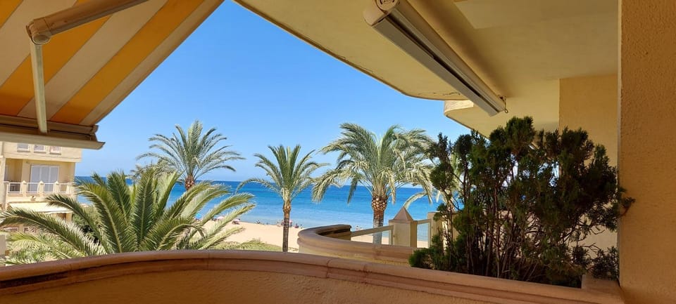 Balcony/Terrace, Pool view, Sea view
