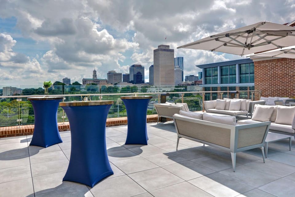 Property building, Restaurant/places to eat, Balcony/Terrace