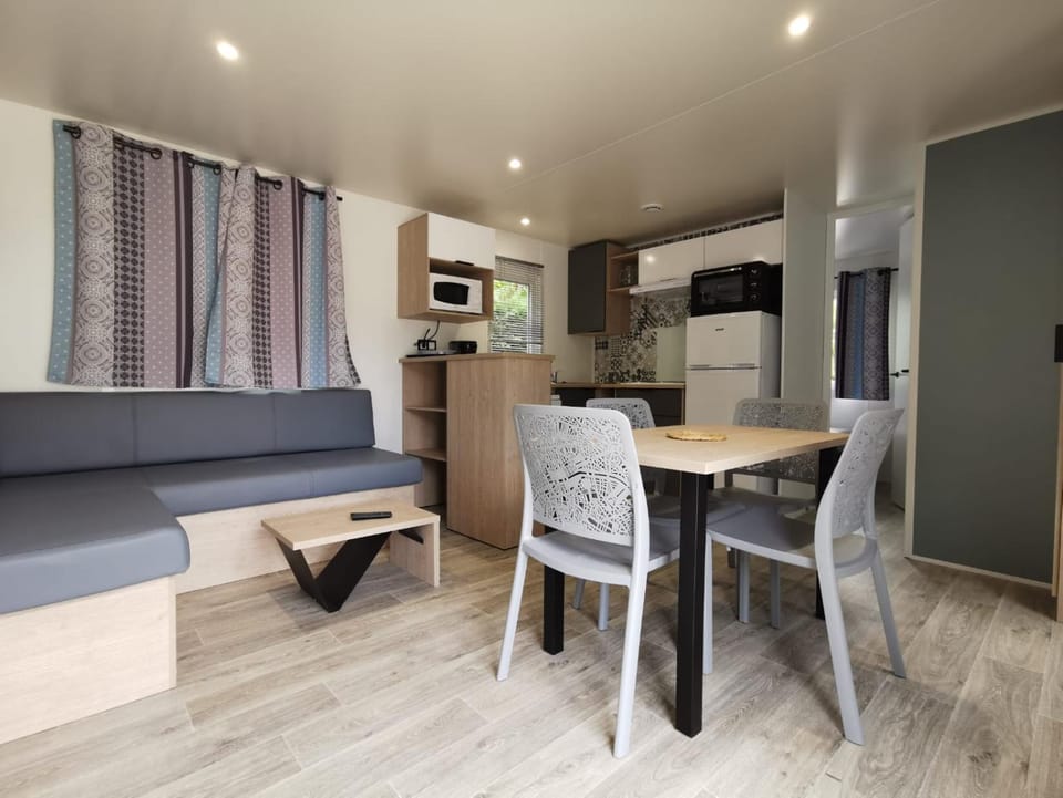 Les Mobil-homes By Le Marintan Campground/ 
RV Resort in Auvergne-Rhône-Alpes