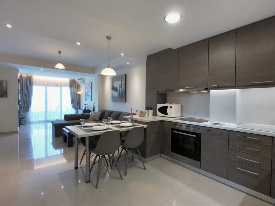 Kitchen or kitchenette, Communal kitchen