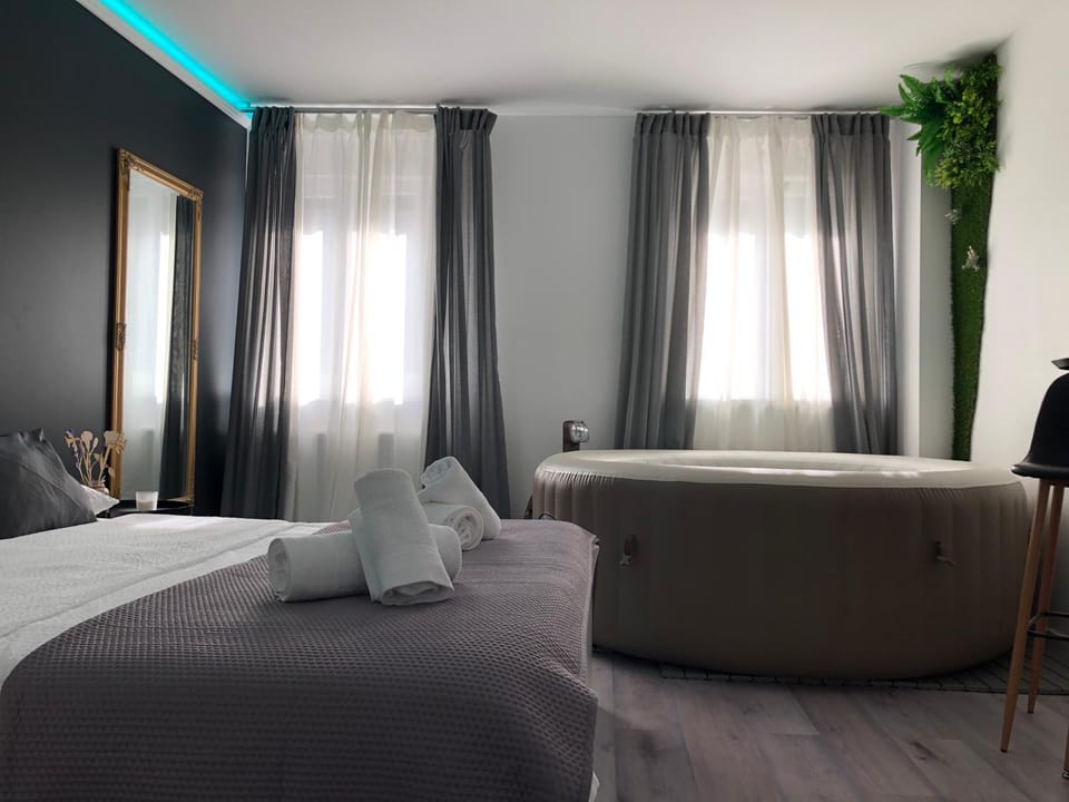 Apartment Zagreb Jacuzzi Apartment in City of Zagreb