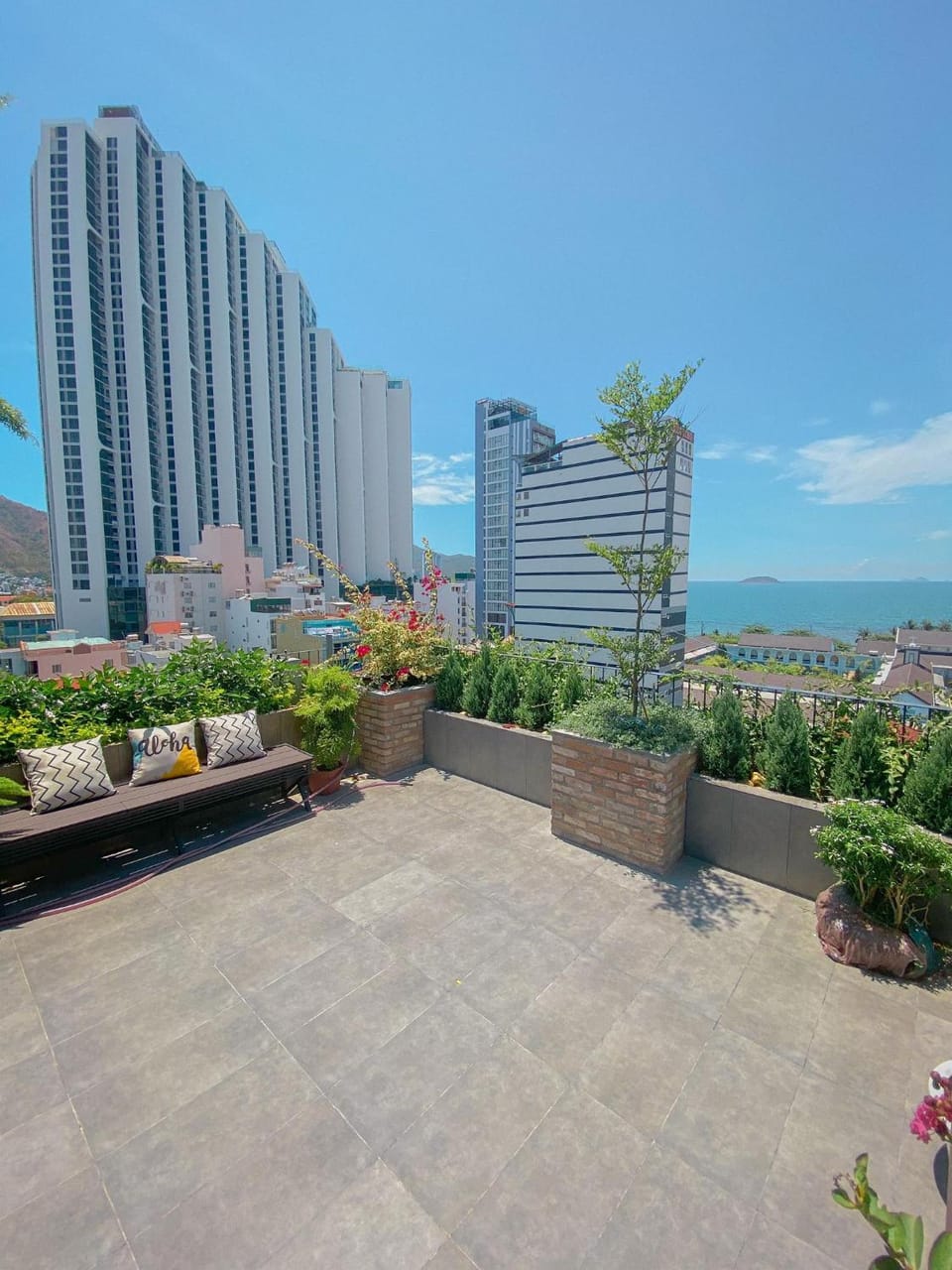 Patio, Nearby landmark, Balcony/Terrace, City view, Sea view