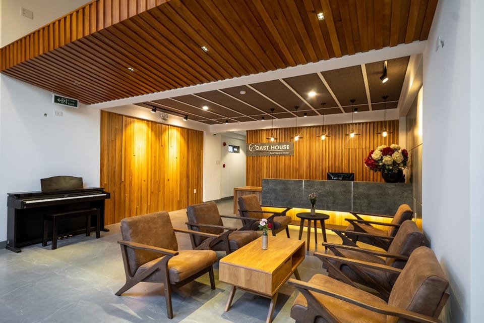 Communal lounge/ TV room, Lobby or reception