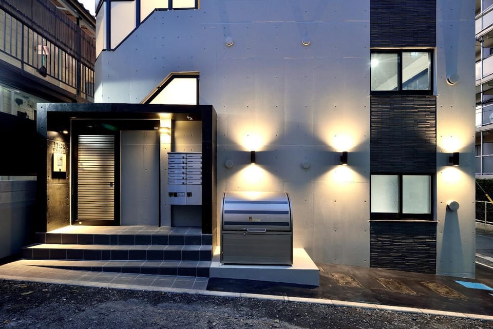Facade/entrance