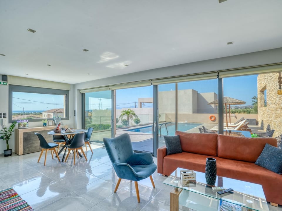 View (from property/room), Balcony/Terrace, Living room, Seating area, Dining area