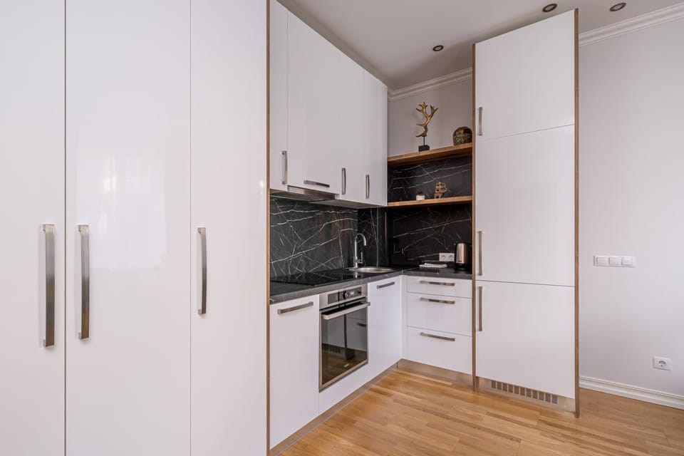 Kitchen or kitchenette, dishwasher, oven, stove