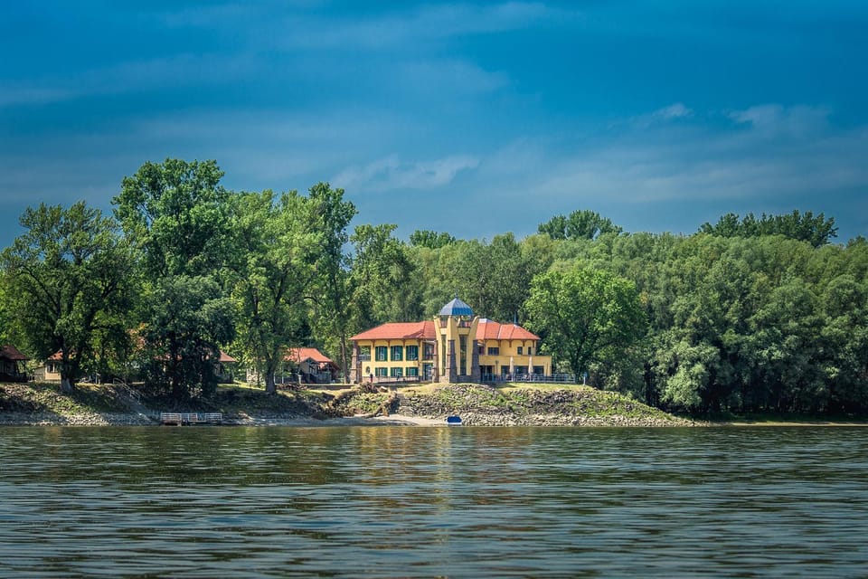 Property building, Nearby landmark, Neighbourhood, Natural landscape, Beach