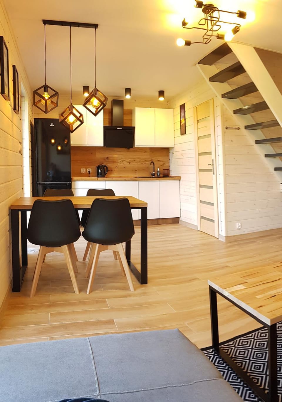 Kitchen or kitchenette, Dining area, minibar, stove