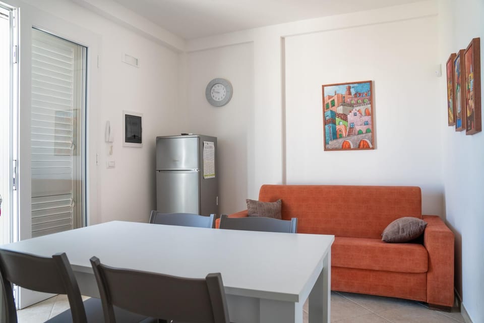 Living room, Breakfast