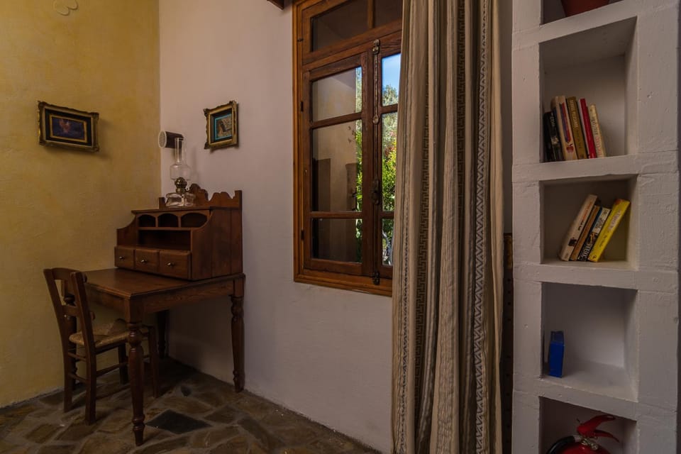 Bedroom, Mountain view