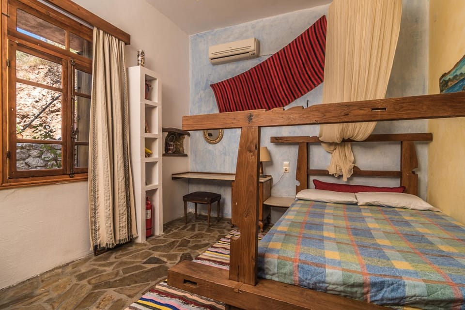 Bed, Bedroom, Mountain view