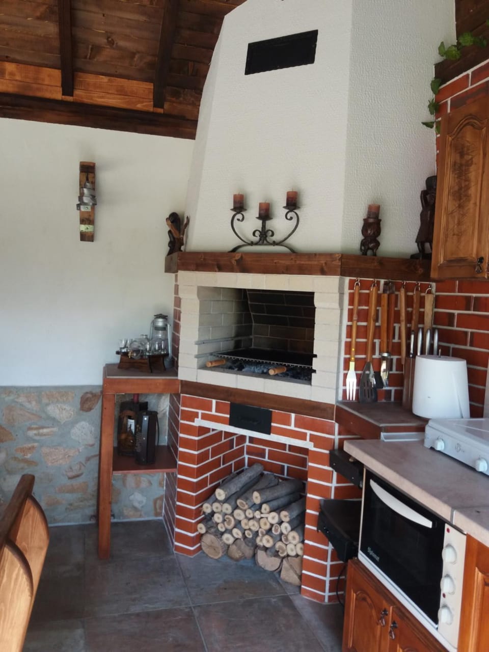 BBQ facilities, fireplace