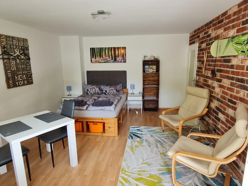 Communal lounge/ TV room, Bed, Living room, Photo of the whole room, Seating area, Bedroom, hair dresser