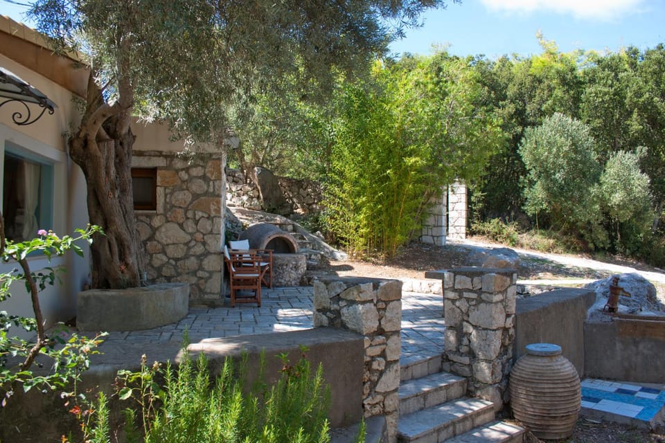 Property building, Patio, Day, Garden, Seating area, Garden view